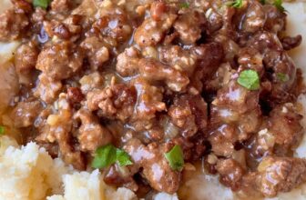 GROUND BEEF AND GRAVY – The Southern Woman Cooks